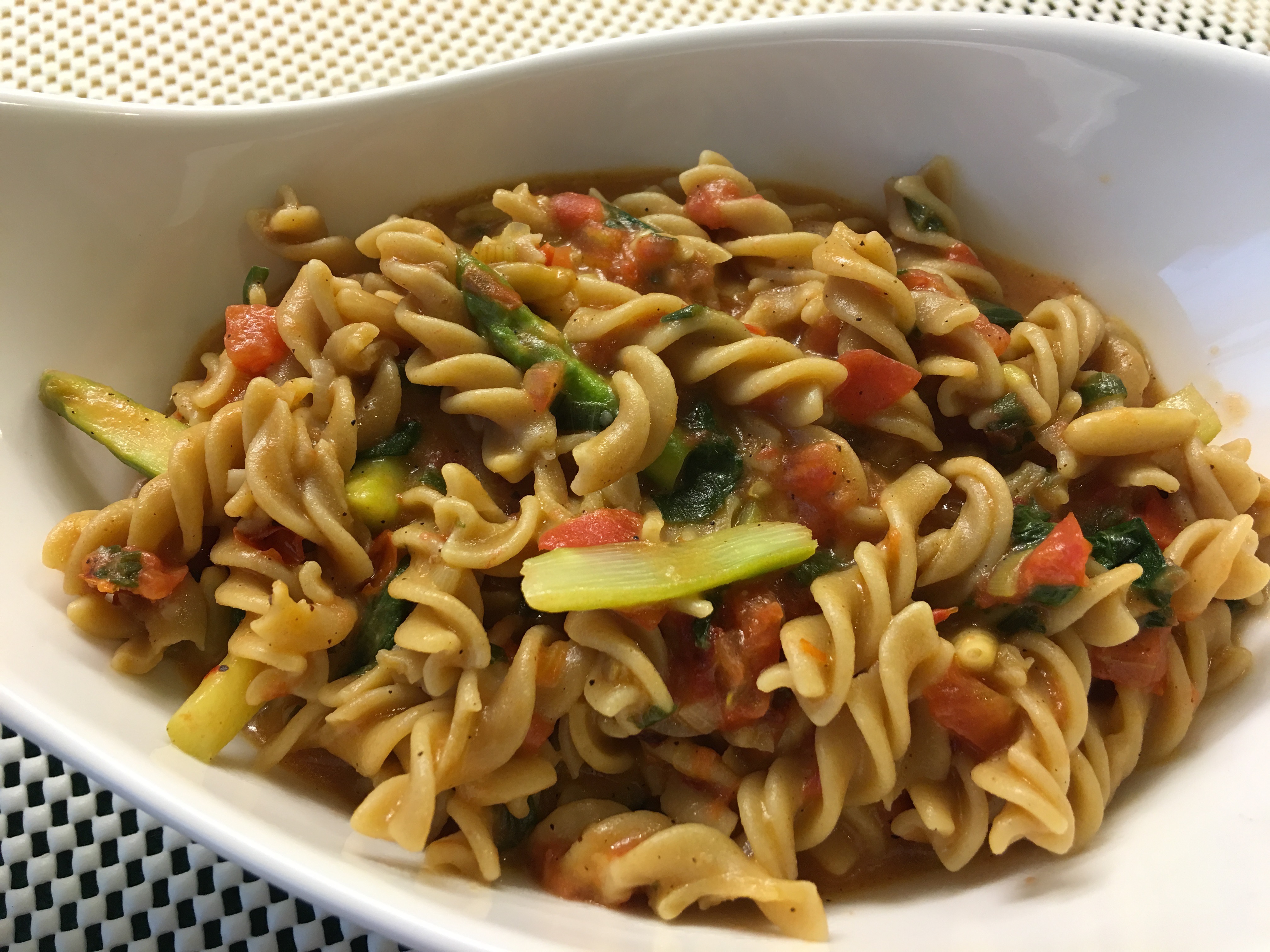 Quinoa pasta with asparagus[175]