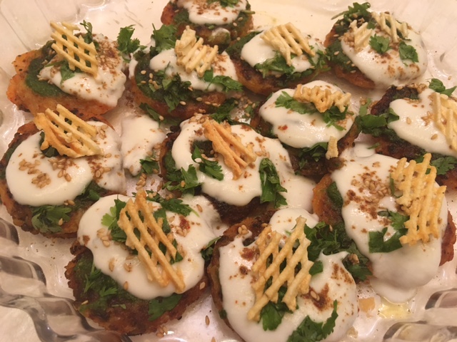  Crispy chaat of potato with rice and lentil [164]